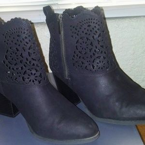 Women's Black Detailed Bootie